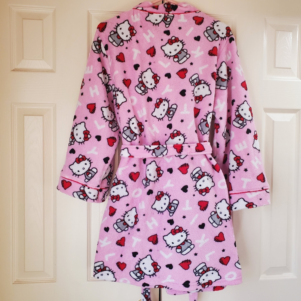 Sanrio Pink Hello Kitty Robe - Picture 2 of 8